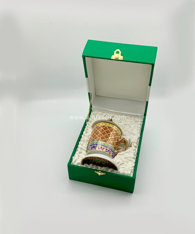 แก้วมัค ใส่กล่องเบญจรงค์