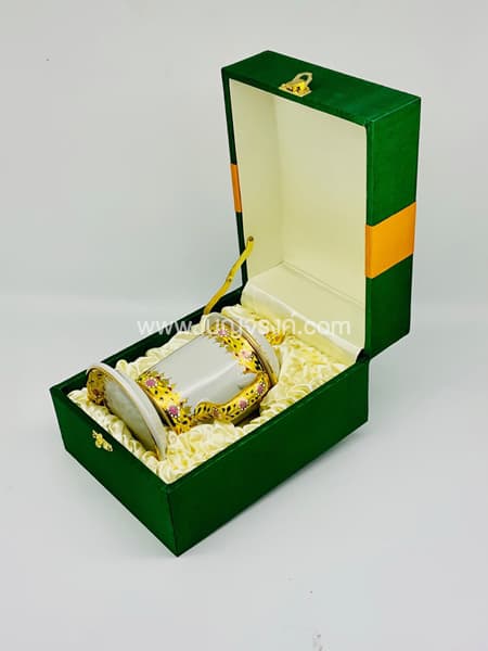 แก้วมัค ขอบสีเหลืองชมพู